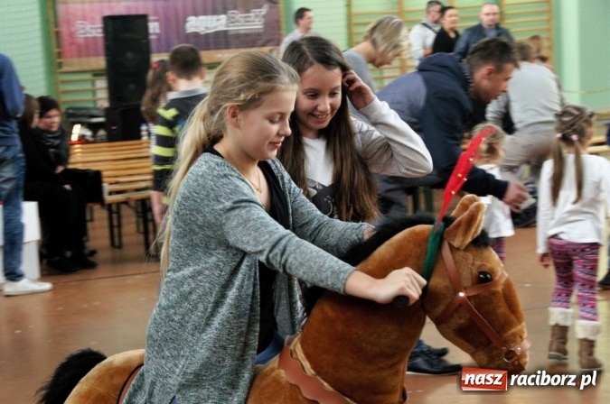 Zdjęcie w galerii na portalu naszraciborz.pl: Mikołaj odwiedził dzieci pracownik&oacute;w firmy Eko-Okna wiadomości z regionu