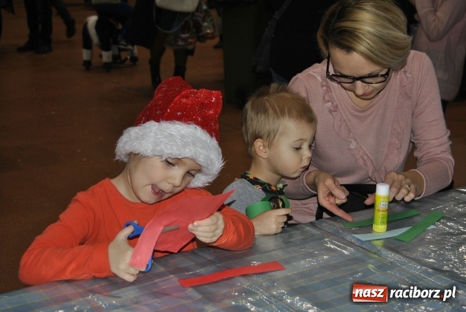 Zdjęcie w galerii na portalu naszraciborz.pl: Mikołajki dla dzieci pracownik&oacute;w Rafako wiadomości z regionu