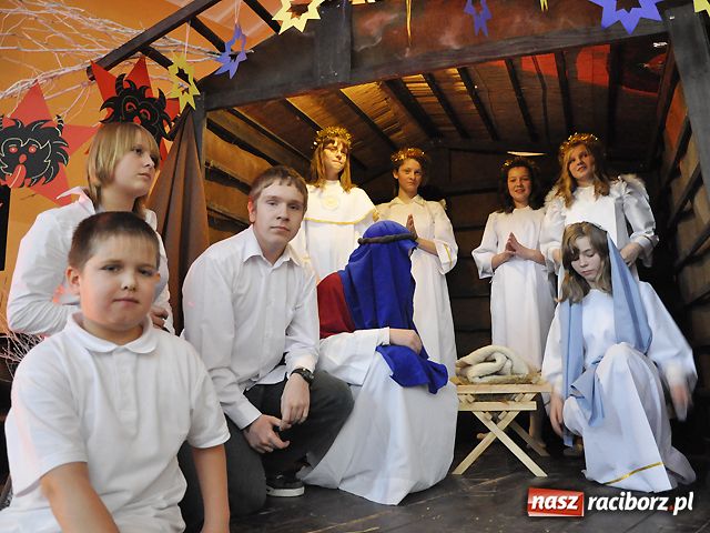 Zdjęcie w galerii na portalu naszraciborz.pl: Jasełka na pożegnanie szkoły wiadomości z regionu