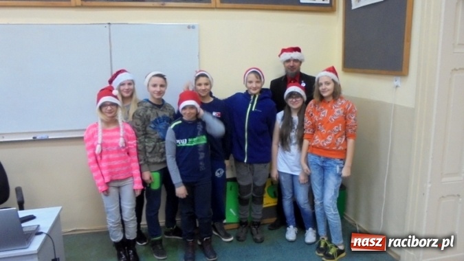 Zdjęcie w galerii na portalu naszraciborz.pl: Mikołajkowe atrakcje w Gimnazjum nr 5  wiadomości z regionu