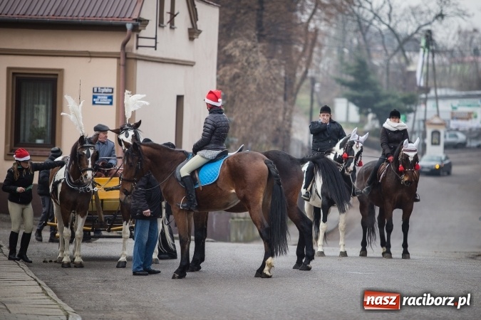 Zdjęcie w galerii na portalu naszraciborz.pl: Procesja konna ku czci św. Mikołaja w Krzanowicach wiadomości z regionu