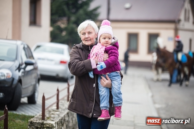Zdjęcie w galerii na portalu naszraciborz.pl: Procesja konna ku czci św. Mikołaja w Krzanowicach wiadomości z regionu