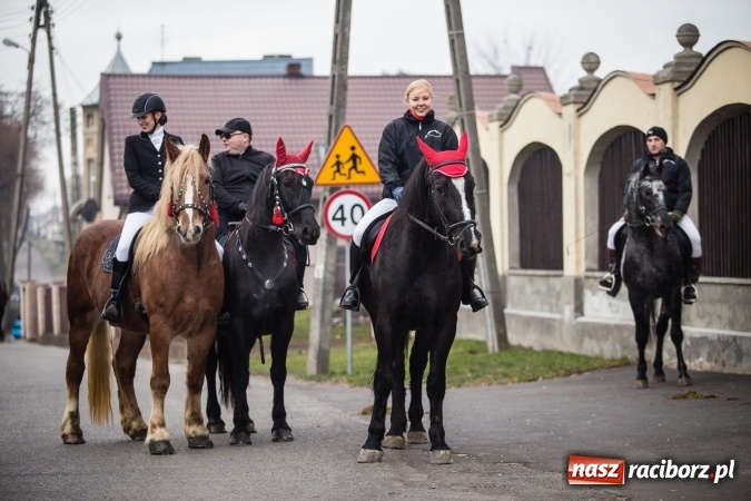 Zdjęcie w galerii na portalu naszraciborz.pl: Procesja konna ku czci św. Mikołaja w Krzanowicach wiadomości z regionu