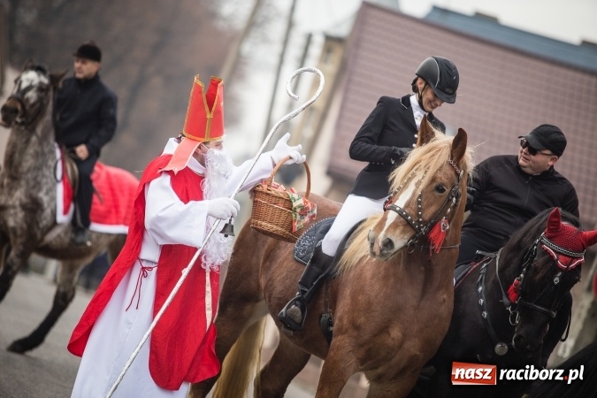 Zdjęcie w galerii na portalu naszraciborz.pl: Procesja konna ku czci św. Mikołaja w Krzanowicach wiadomości z regionu