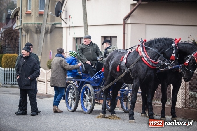 Zdjęcie w galerii na portalu naszraciborz.pl: Procesja konna ku czci św. Mikołaja w Krzanowicach wiadomości z regionu