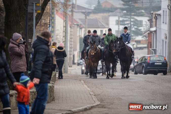 Zdjęcie w galerii na portalu naszraciborz.pl: Procesja konna ku czci św. Mikołaja w Krzanowicach wiadomości z regionu