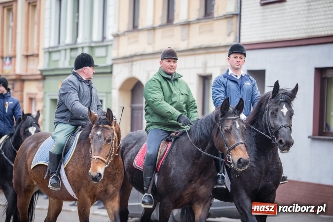 Zdjęcie w galerii na portalu naszraciborz.pl: Procesja konna ku czci św. Mikołaja w Krzanowicach wiadomości z regionu
