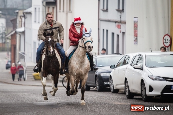 Zdjęcie w galerii na portalu naszraciborz.pl: Procesja konna ku czci św. Mikołaja w Krzanowicach wiadomości z regionu