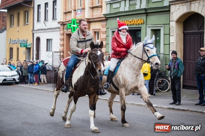 Zdjęcie w galerii na portalu naszraciborz.pl: Procesja konna ku czci św. Mikołaja w Krzanowicach wiadomości z regionu