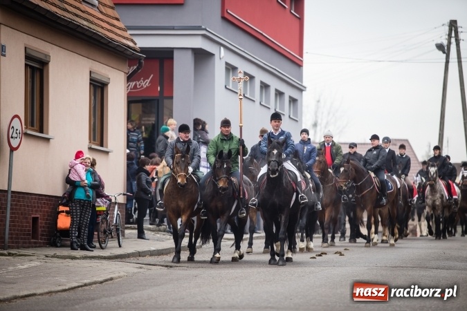 Zdjęcie w galerii na portalu naszraciborz.pl: Procesja konna ku czci św. Mikołaja w Krzanowicach wiadomości z regionu