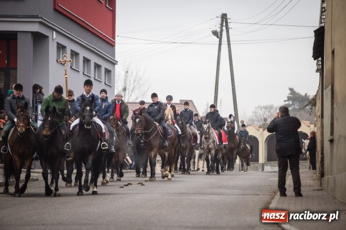 Zdjęcie w galerii na portalu naszraciborz.pl: Procesja konna ku czci św. Mikołaja w Krzanowicach wiadomości z regionu