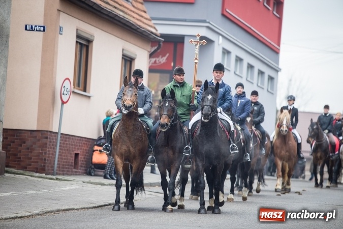 Zdjęcie w galerii na portalu naszraciborz.pl: Procesja konna ku czci św. Mikołaja w Krzanowicach wiadomości z regionu