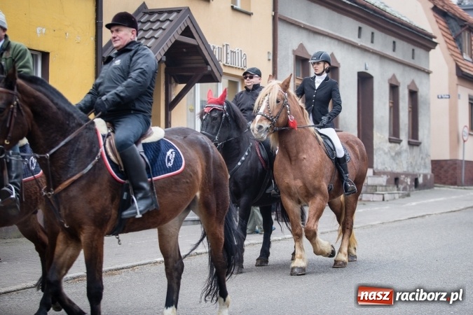 Zdjęcie w galerii na portalu naszraciborz.pl: Procesja konna ku czci św. Mikołaja w Krzanowicach wiadomości z regionu