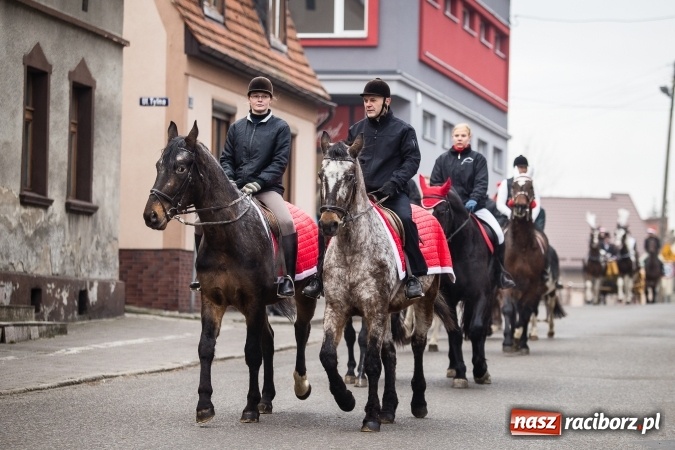 Zdjęcie w galerii na portalu naszraciborz.pl: Procesja konna ku czci św. Mikołaja w Krzanowicach wiadomości z regionu
