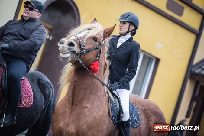 Zdjęcie w galerii na portalu naszraciborz.pl: Procesja konna ku czci św. Mikołaja w Krzanowicach wiadomości z regionu