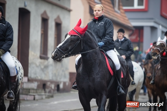Zdjęcie w galerii na portalu naszraciborz.pl: Procesja konna ku czci św. Mikołaja w Krzanowicach wiadomości z regionu