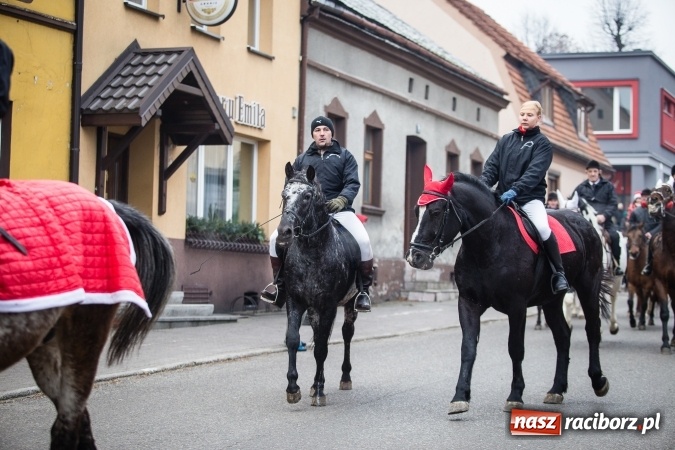 Zdjęcie w galerii na portalu naszraciborz.pl: Procesja konna ku czci św. Mikołaja w Krzanowicach wiadomości z regionu