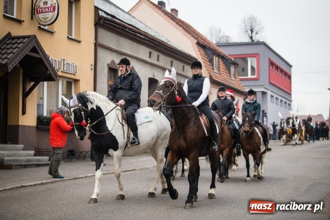 Zdjęcie w galerii na portalu naszraciborz.pl: Procesja konna ku czci św. Mikołaja w Krzanowicach wiadomości z regionu