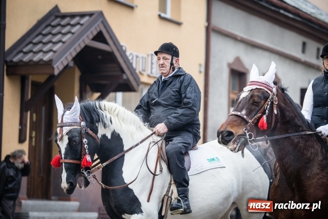 Zdjęcie w galerii na portalu naszraciborz.pl: Procesja konna ku czci św. Mikołaja w Krzanowicach wiadomości z regionu