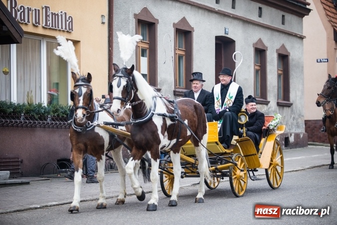 Zdjęcie w galerii na portalu naszraciborz.pl: Procesja konna ku czci św. Mikołaja w Krzanowicach wiadomości z regionu