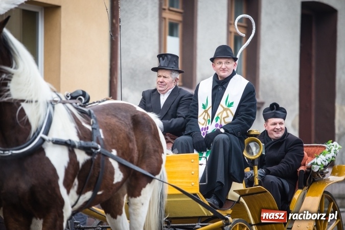 Zdjęcie w galerii na portalu naszraciborz.pl: Procesja konna ku czci św. Mikołaja w Krzanowicach wiadomości z regionu