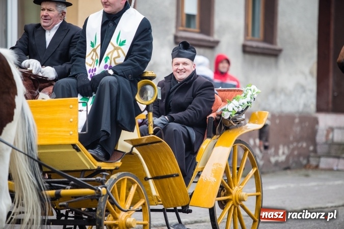 Zdjęcie w galerii na portalu naszraciborz.pl: Procesja konna ku czci św. Mikołaja w Krzanowicach wiadomości z regionu