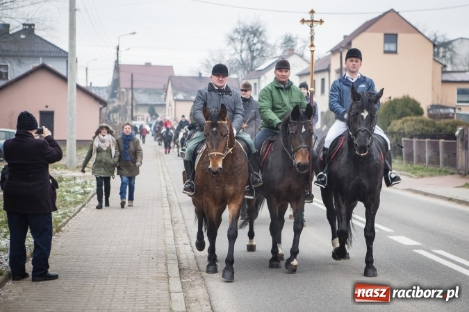 Zdjęcie w galerii na portalu naszraciborz.pl: Procesja konna ku czci św. Mikołaja w Krzanowicach wiadomości z regionu