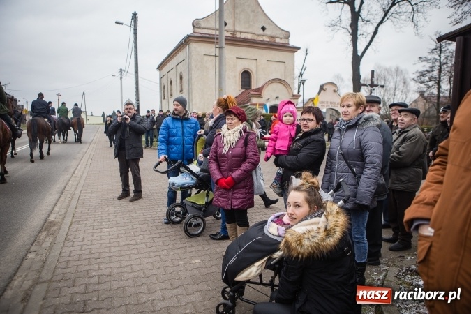 Zdjęcie w galerii na portalu naszraciborz.pl: Procesja konna ku czci św. Mikołaja w Krzanowicach wiadomości z regionu