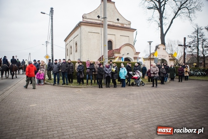 Zdjęcie w galerii na portalu naszraciborz.pl: Procesja konna ku czci św. Mikołaja w Krzanowicach wiadomości z regionu
