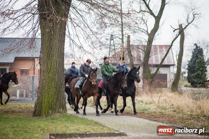 Zdjęcie w galerii na portalu naszraciborz.pl: Procesja konna ku czci św. Mikołaja w Krzanowicach wiadomości z regionu