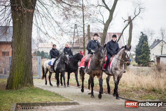 Zdjęcie w galerii na portalu naszraciborz.pl: Procesja konna ku czci św. Mikołaja w Krzanowicach wiadomości z regionu