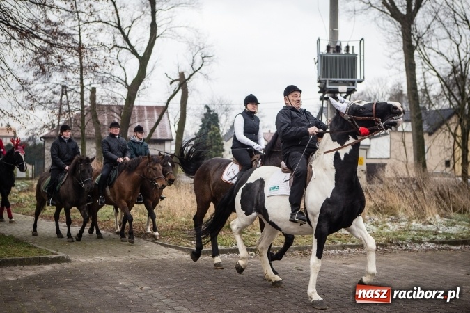 Zdjęcie w galerii na portalu naszraciborz.pl: Procesja konna ku czci św. Mikołaja w Krzanowicach wiadomości z regionu