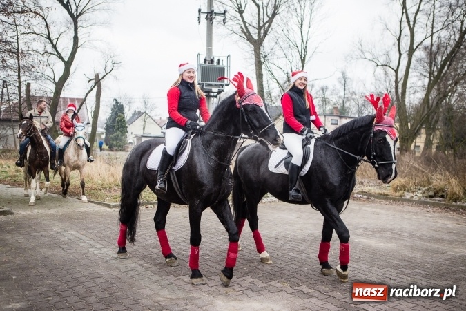 Zdjęcie w galerii na portalu naszraciborz.pl: Procesja konna ku czci św. Mikołaja w Krzanowicach wiadomości z regionu