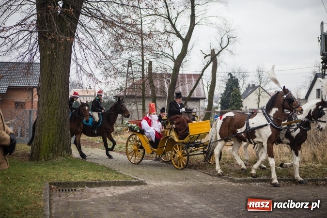 Zdjęcie w galerii na portalu naszraciborz.pl: Procesja konna ku czci św. Mikołaja w Krzanowicach wiadomości z regionu