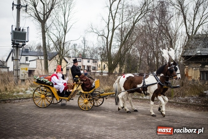 Zdjęcie w galerii na portalu naszraciborz.pl: Procesja konna ku czci św. Mikołaja w Krzanowicach wiadomości z regionu