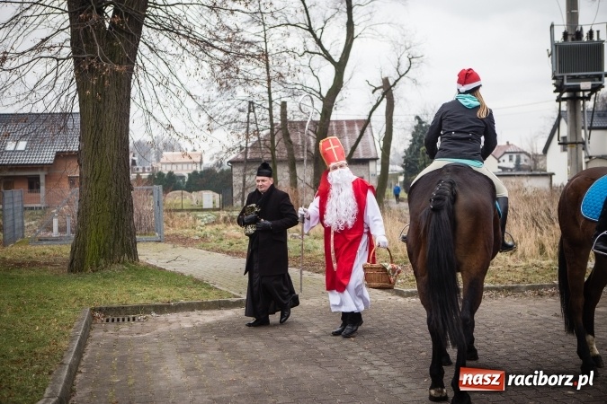 Zdjęcie w galerii na portalu naszraciborz.pl: Procesja konna ku czci św. Mikołaja w Krzanowicach wiadomości z regionu