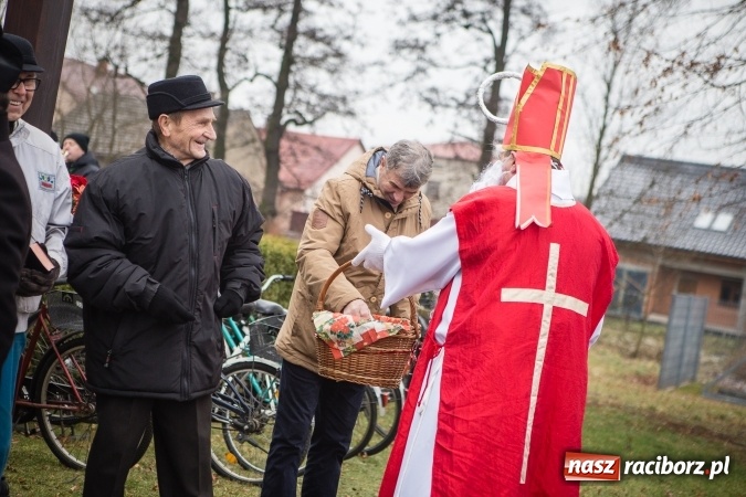 Zdjęcie w galerii na portalu naszraciborz.pl: Procesja konna ku czci św. Mikołaja w Krzanowicach wiadomości z regionu