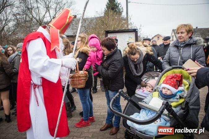 Zdjęcie w galerii na portalu naszraciborz.pl: Procesja konna ku czci św. Mikołaja w Krzanowicach wiadomości z regionu