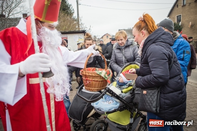 Zdjęcie w galerii na portalu naszraciborz.pl: Procesja konna ku czci św. Mikołaja w Krzanowicach wiadomości z regionu