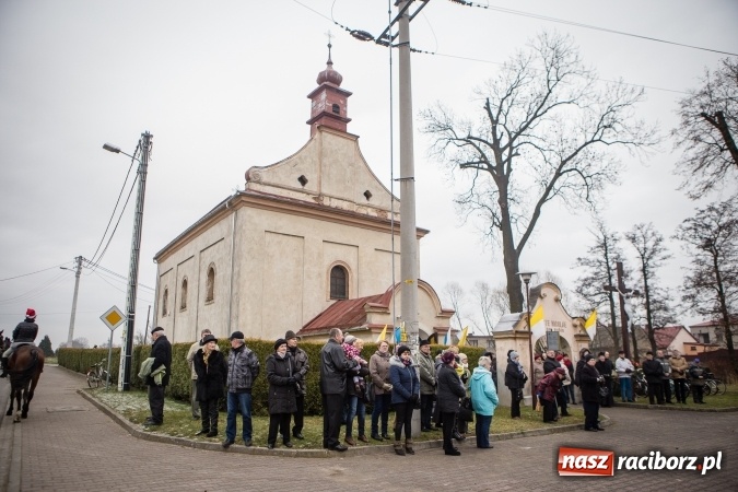 Zdjęcie w galerii na portalu naszraciborz.pl: Procesja konna ku czci św. Mikołaja w Krzanowicach wiadomości z regionu
