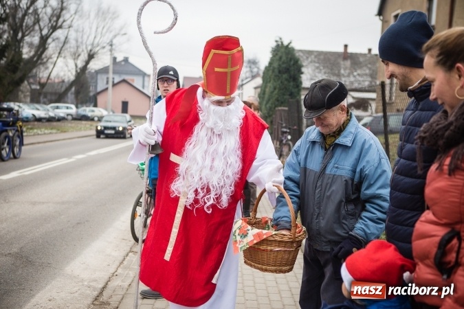 Zdjęcie w galerii na portalu naszraciborz.pl: Procesja konna ku czci św. Mikołaja w Krzanowicach wiadomości z regionu