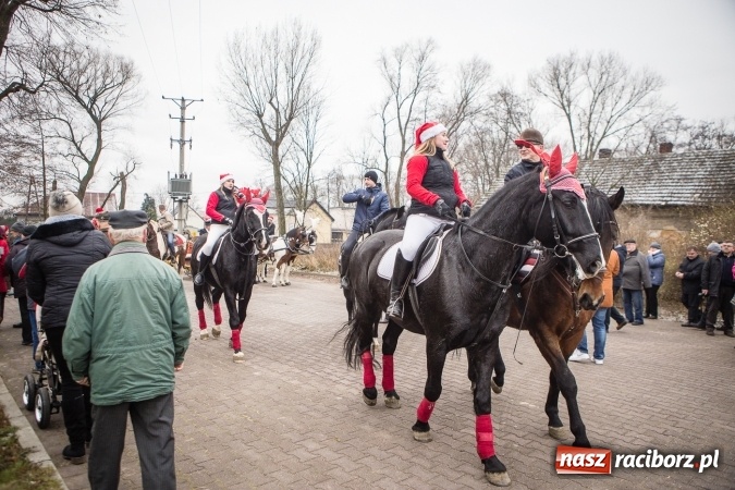 Zdjęcie w galerii na portalu naszraciborz.pl: Procesja konna ku czci św. Mikołaja w Krzanowicach wiadomości z regionu