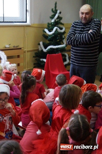 Zdjęcie w galerii na portalu naszraciborz.pl: Święty Mikołaj przyjechał do Babic z workiem prezent&oacute;w! wiadomości z regionu