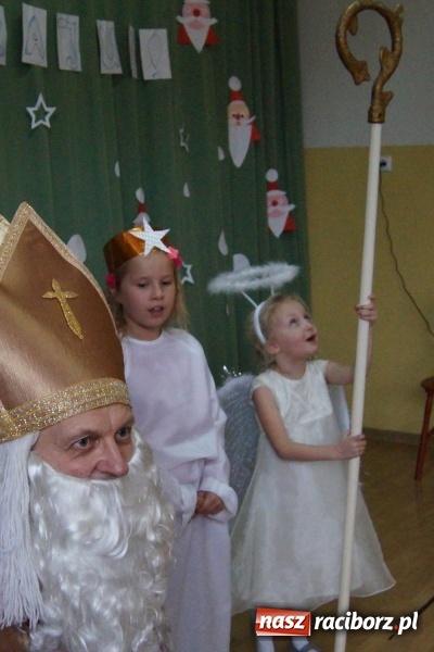 Zdjęcie w galerii na portalu naszraciborz.pl: Święty Mikołaj przyjechał do Babic z workiem prezent&oacute;w! wiadomości z regionu