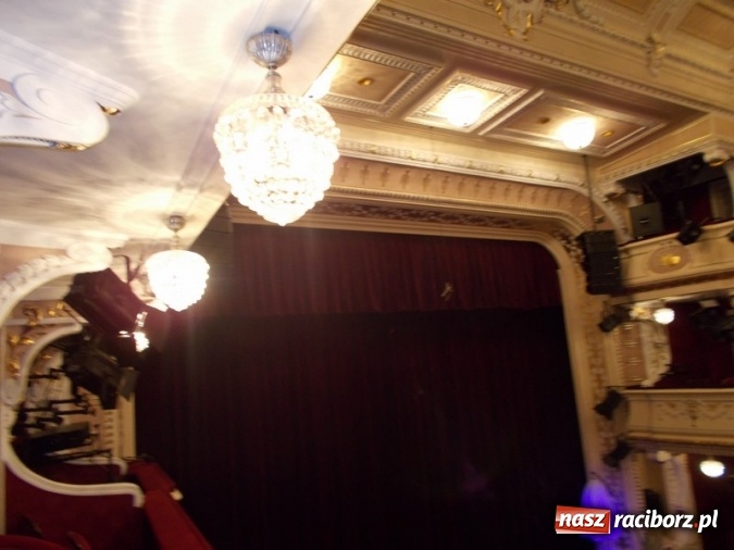 Zdjęcie w galerii na portalu naszraciborz.pl: Wycieczka uczniów SP 4 do teatru  wiadomości z regionu