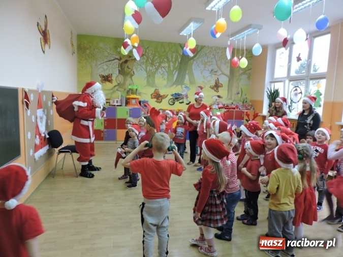 Zdjęcie w galerii na portalu naszraciborz.pl: Roztańczony św. Mikołaj w Przedszkolu nr 16  wiadomości z regionu