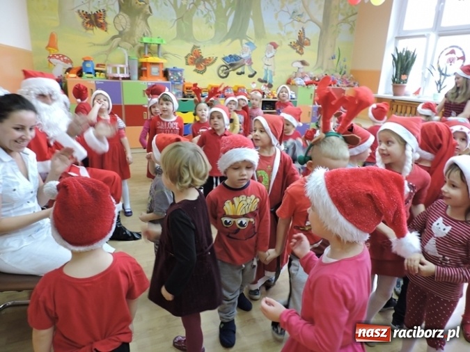 Zdjęcie w galerii na portalu naszraciborz.pl: Roztańczony św. Mikołaj w Przedszkolu nr 16  wiadomości z regionu