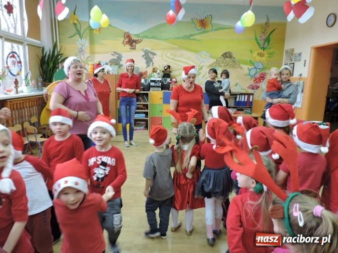 Zdjęcie w galerii na portalu naszraciborz.pl: Roztańczony św. Mikołaj w Przedszkolu nr 16  wiadomości z regionu