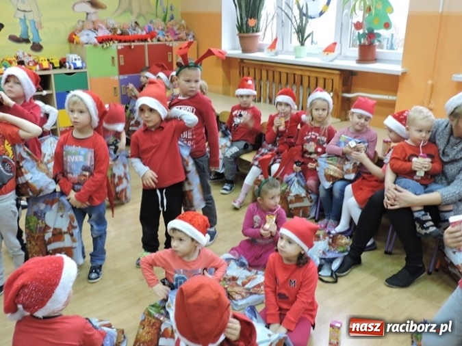 Zdjęcie w galerii na portalu naszraciborz.pl: Roztańczony św. Mikołaj w Przedszkolu nr 16  wiadomości z regionu