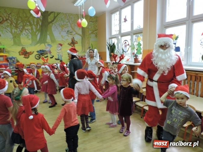 Zdjęcie w galerii na portalu naszraciborz.pl: Roztańczony św. Mikołaj w Przedszkolu nr 16  wiadomości z regionu
